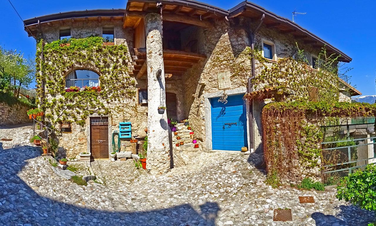 Rustico Colonna House By Gardadomusmea Lägenhet Vesio Exteriör bild